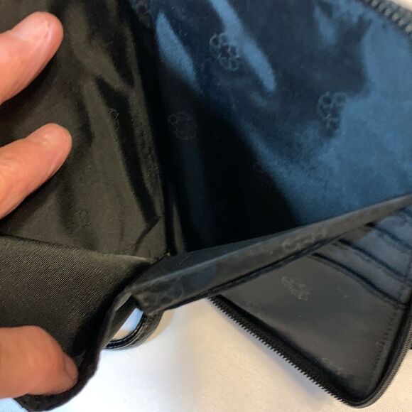 Black Crossbody/Wristlet. Great small bag to take shopping - Picture 5 of 8